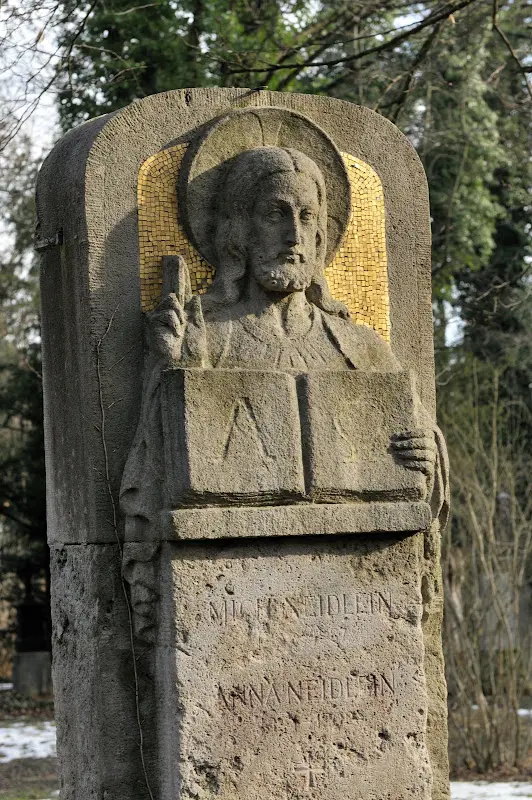 Ein Radlfahrer im Südfriedhof: Thaddäus Robl – Foto 32